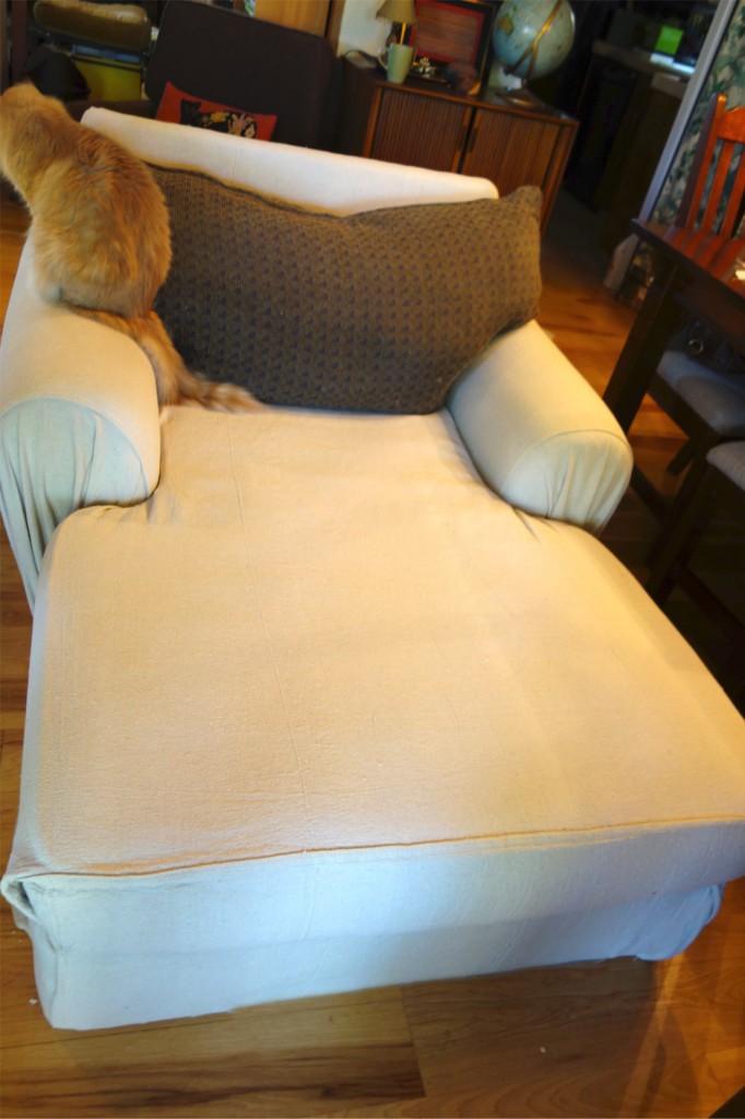 The Chaise is almost done! Only a pillow at the back needs to be covered.